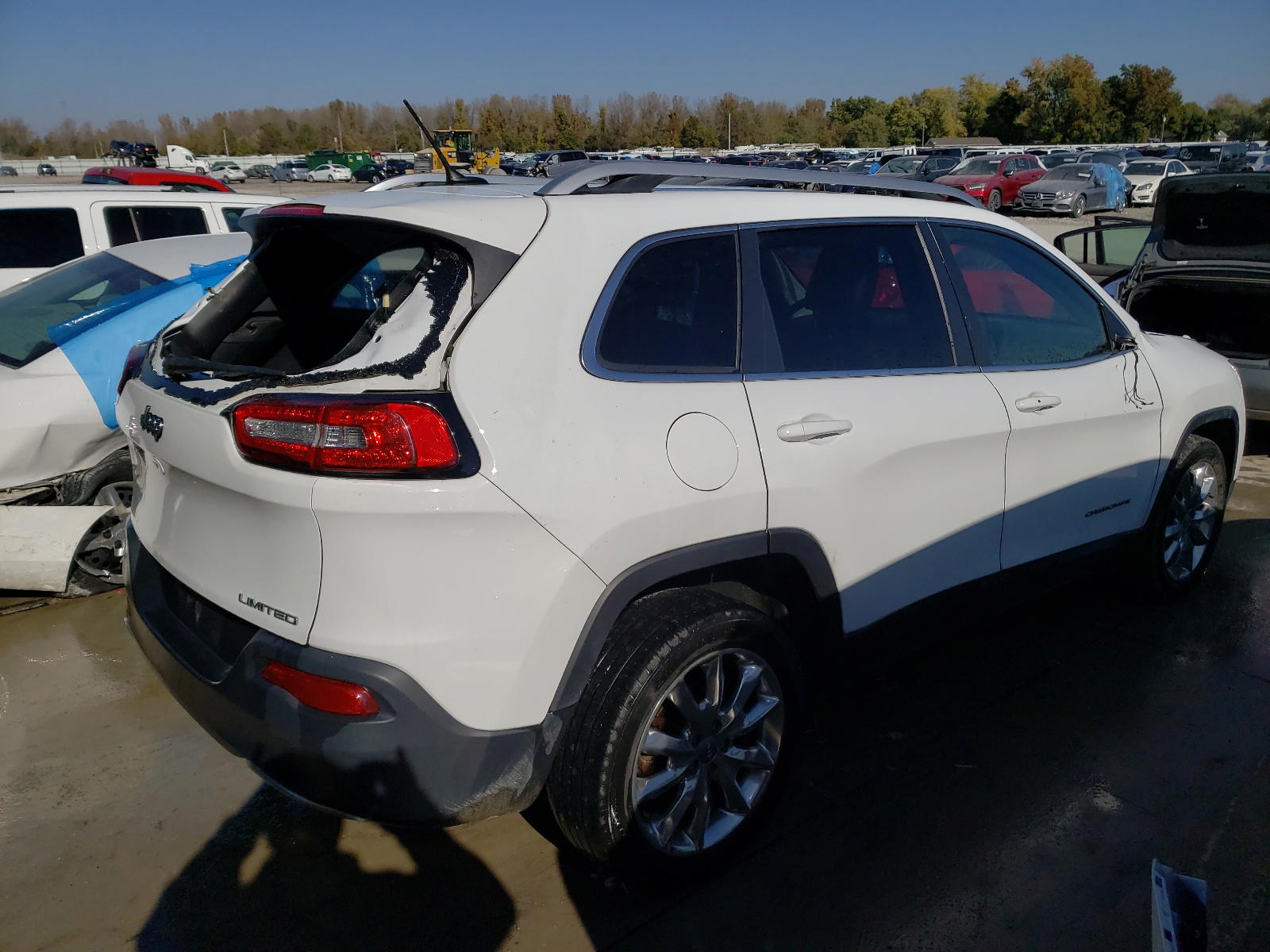 Photo 4 from auction – 2015 JEEP CHEROKEE L with VIN 1C4PJLDB6FW765910