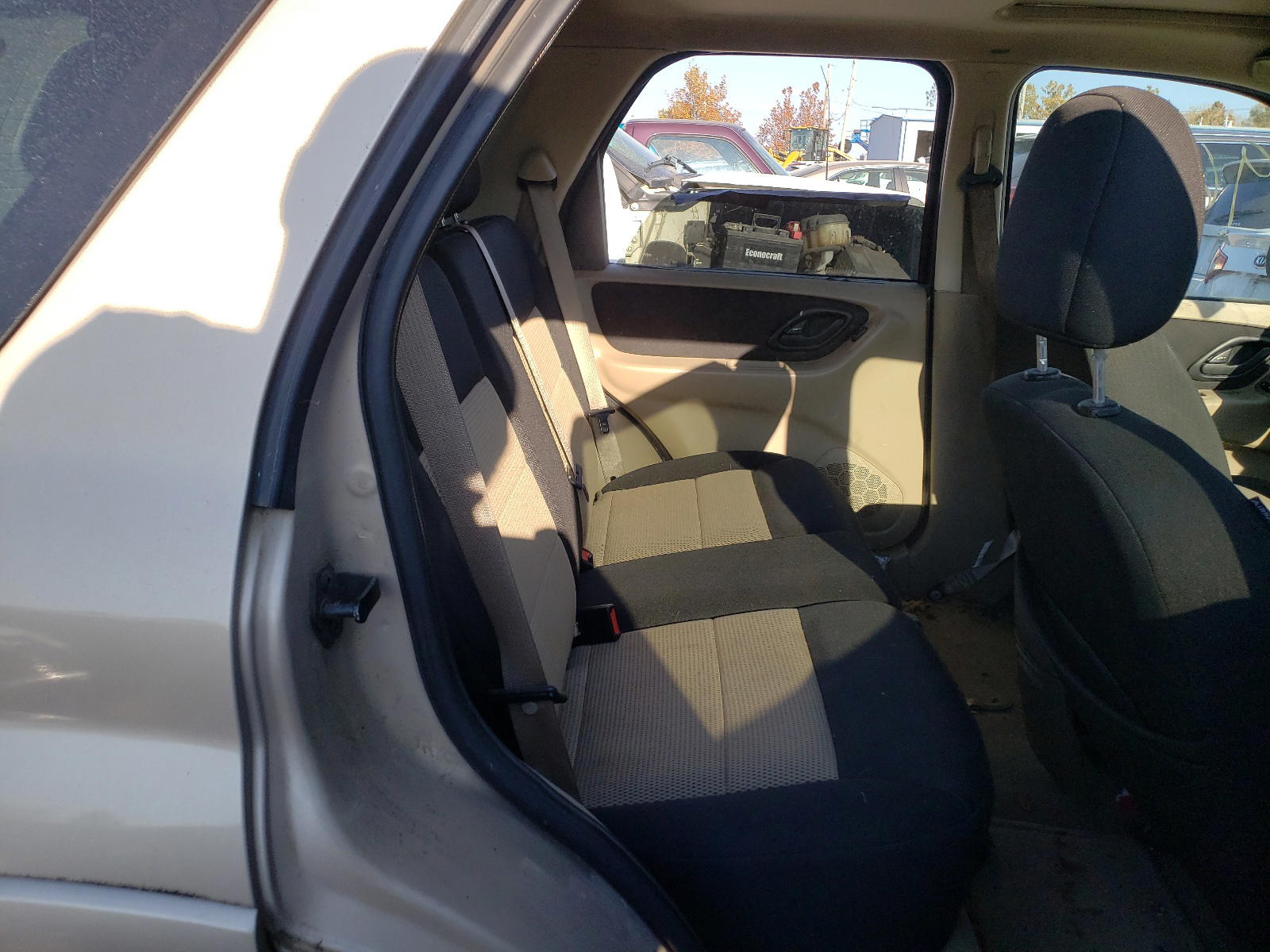 Photo 6 from auction – 2007 FORD ESCAPE with VIN 1FMCU93107KB68242