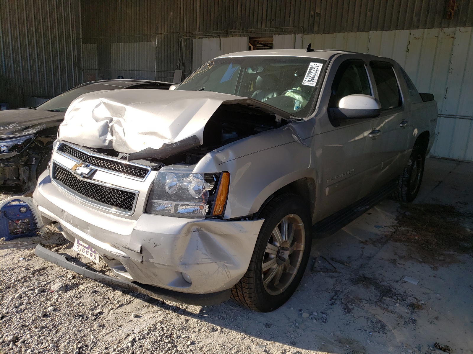 Photo 2 from auction – 2007 CHEVROLET AVALANCHE with VIN 3GNEC12J17G174536
