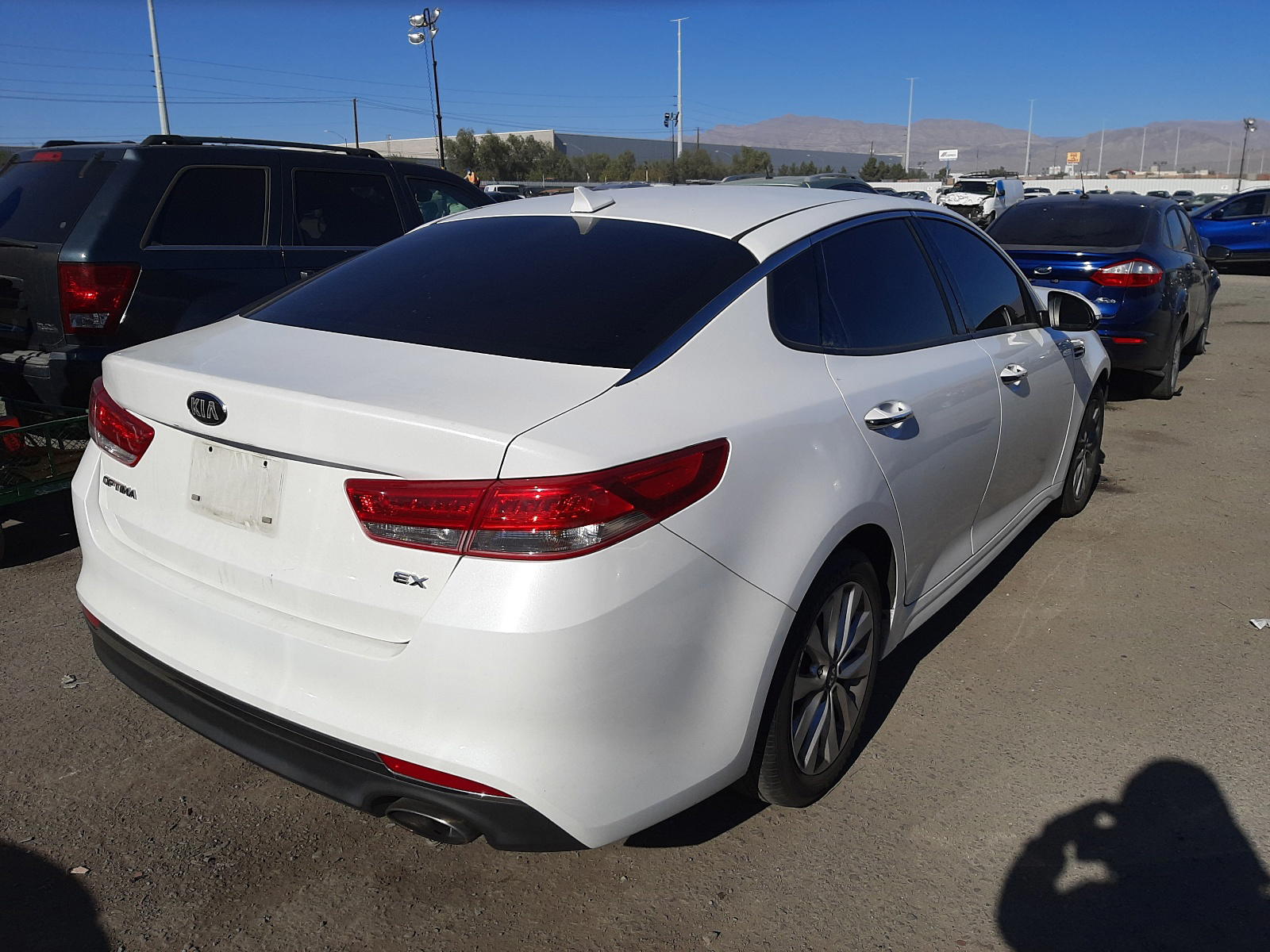 Photo 4 from auction – 2016 KIA OPTIMA EX with VIN 5XXGU4L39GG065504