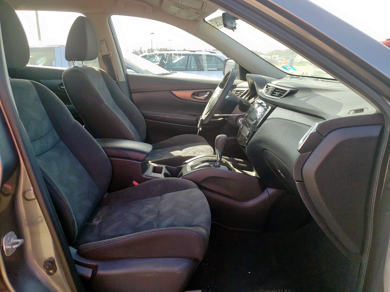 Photo 5 from auction – 2015 NISSAN ROGUE S with VIN KNMAT2MV8FP579087