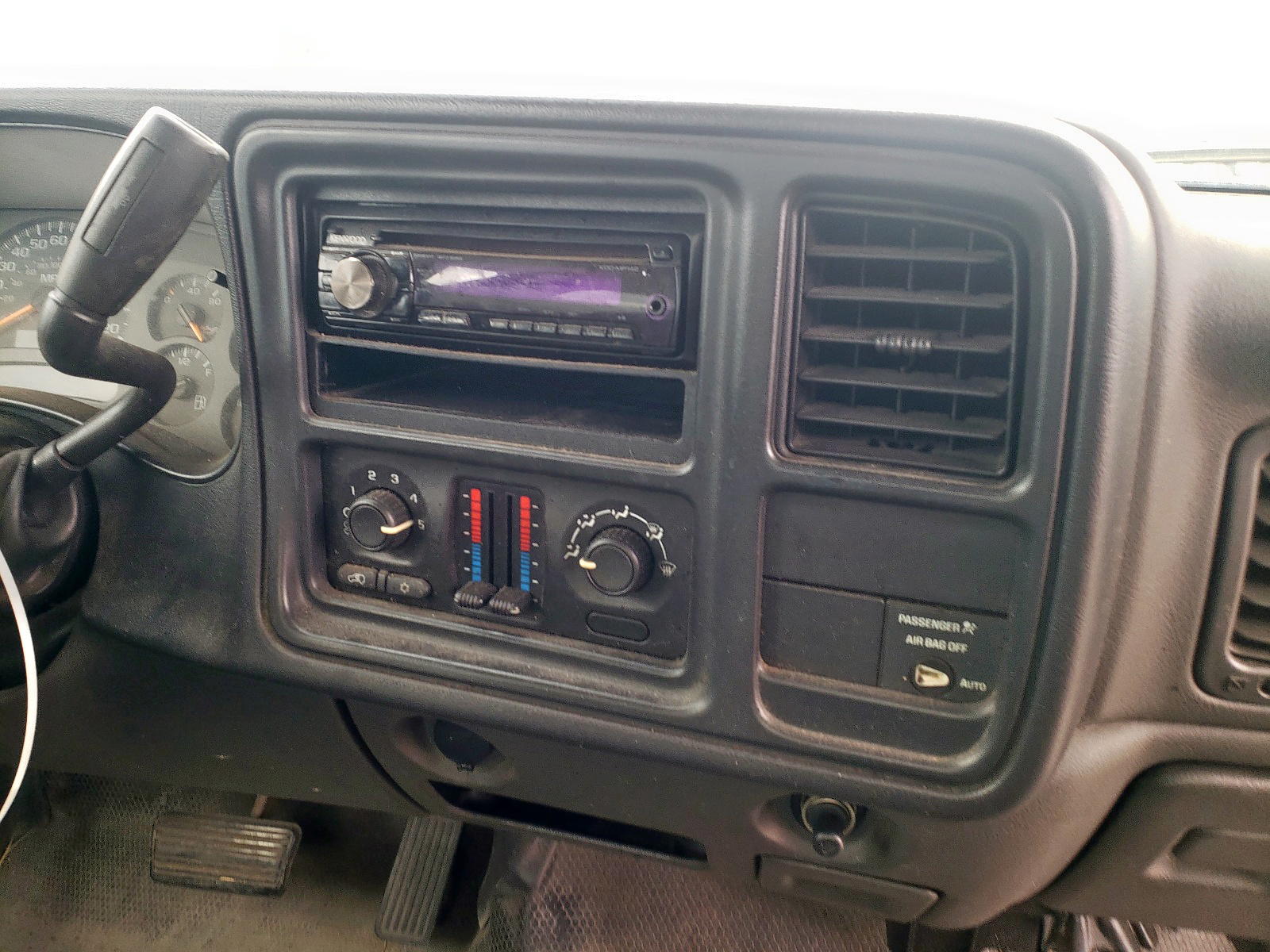 Photo 9 from auction – 2004 CHEVROLET SILVERADO with VIN 2GCEC19T341282726
