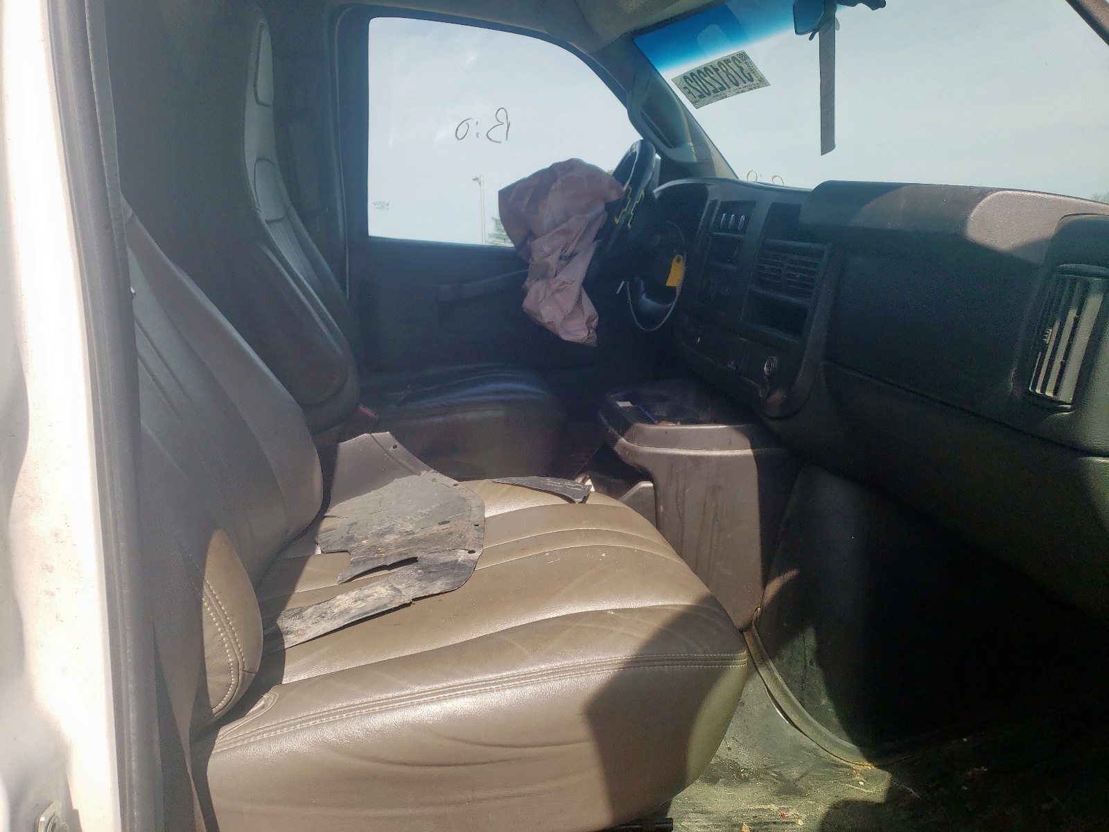 Photo 5 from auction – 2016 CHEVROLET EXPRESS G2 with VIN 1GCWGAFF9H1128556