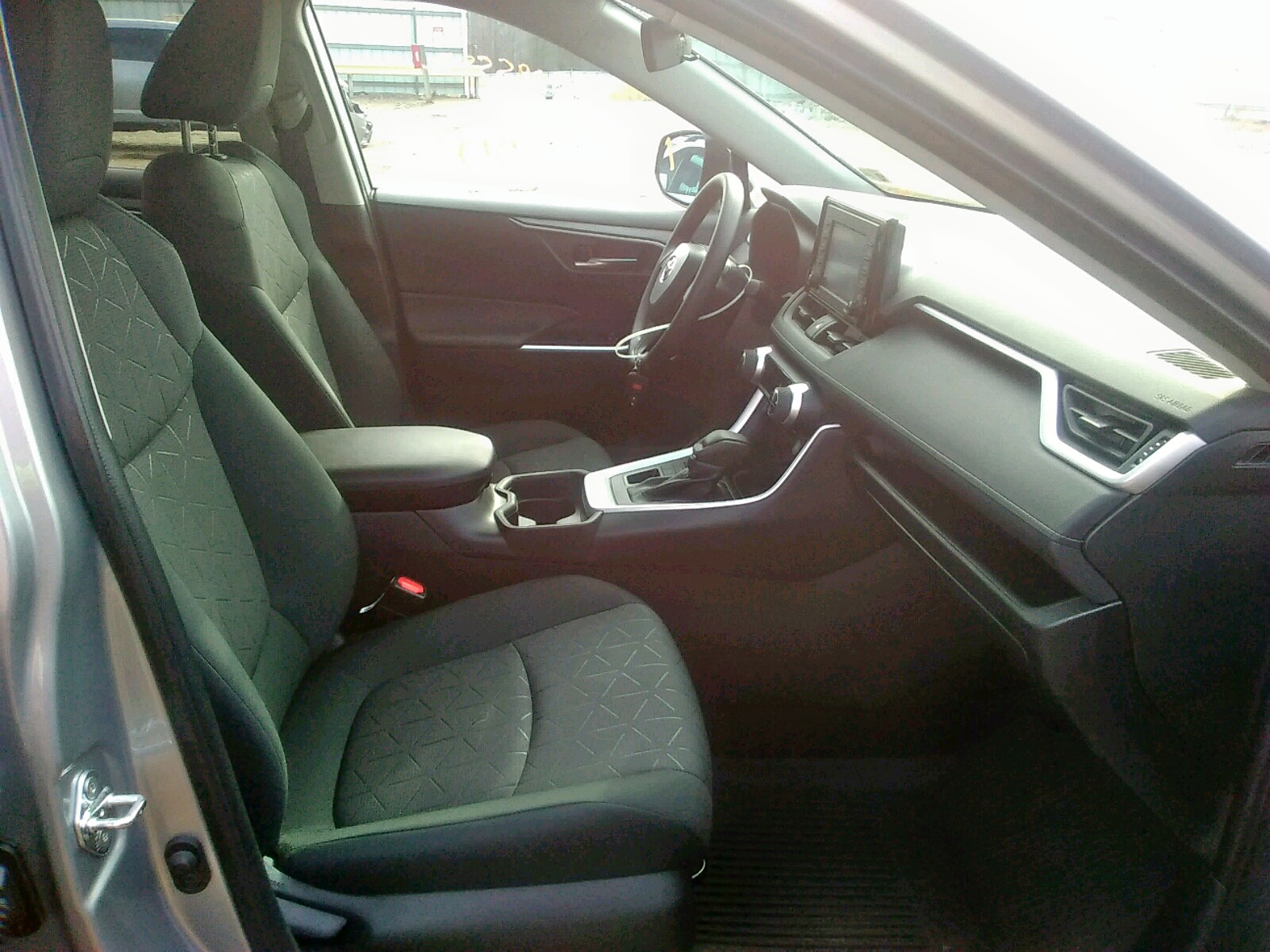 Photo 5 from auction – 2021 TOYOTA RAV4 XLE with VIN 2T3P1RFV5MC249982