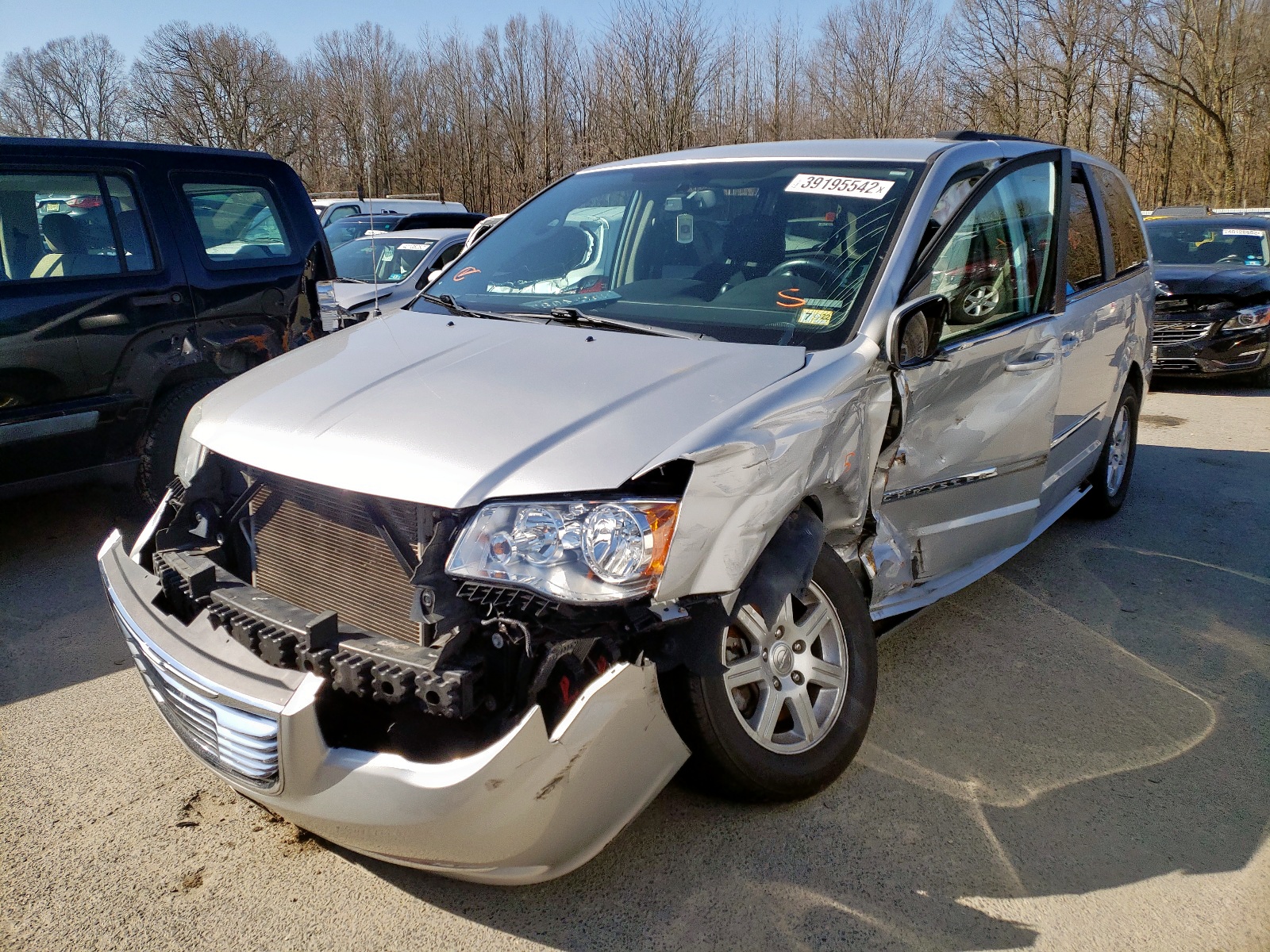 Photo 2 from auction – 2012 CHRYSLER TOWN & COU with VIN 2C4RC1BG2CR157795