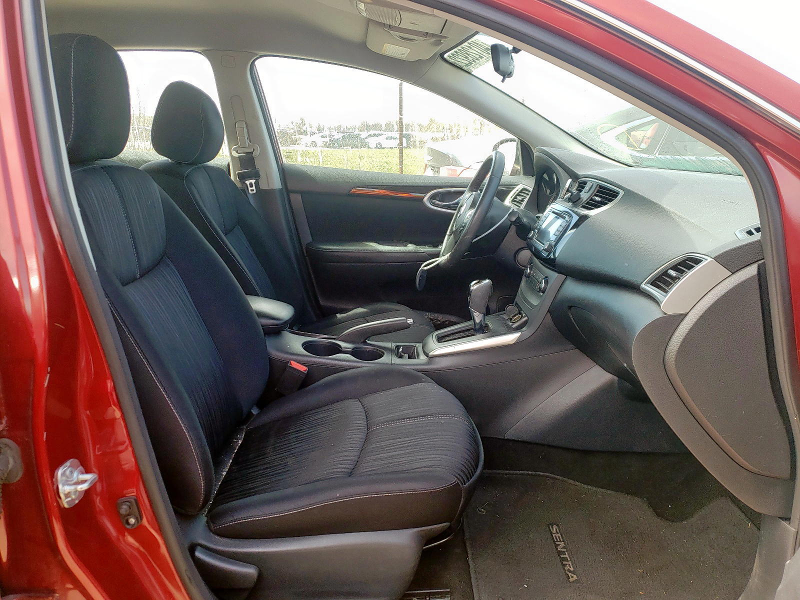 Photo 5 from auction – 2016 NISSAN SENTRA S with VIN 3N1AB7AP1GL655657