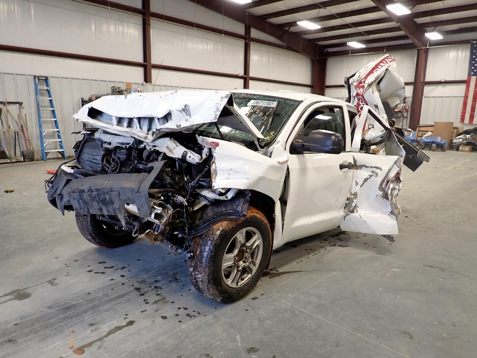 Photo 2 from auction – 2015 TOYOTA TUNDRA DOU with VIN 5TFTY5F11FX008966