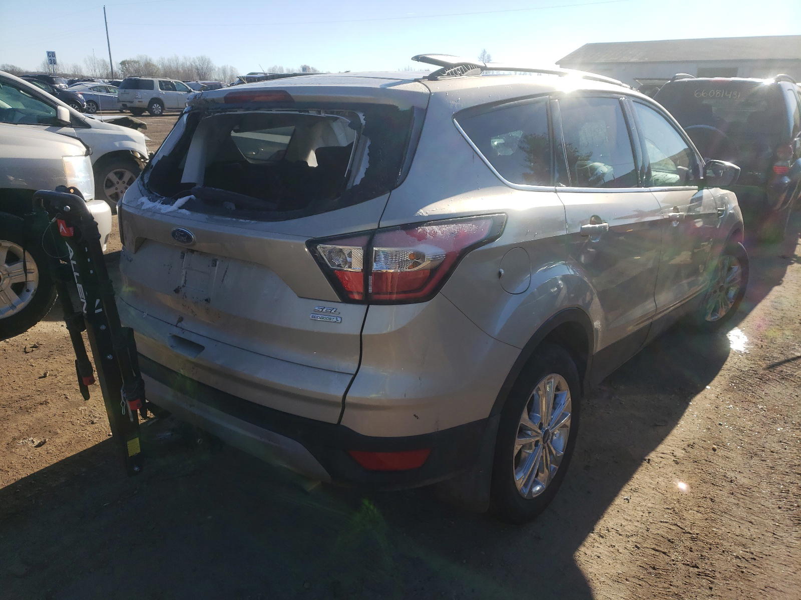 Photo 4 from auction – 2018 FORD ESCAPE SEL with VIN 1FMCU0HD9JUB06235