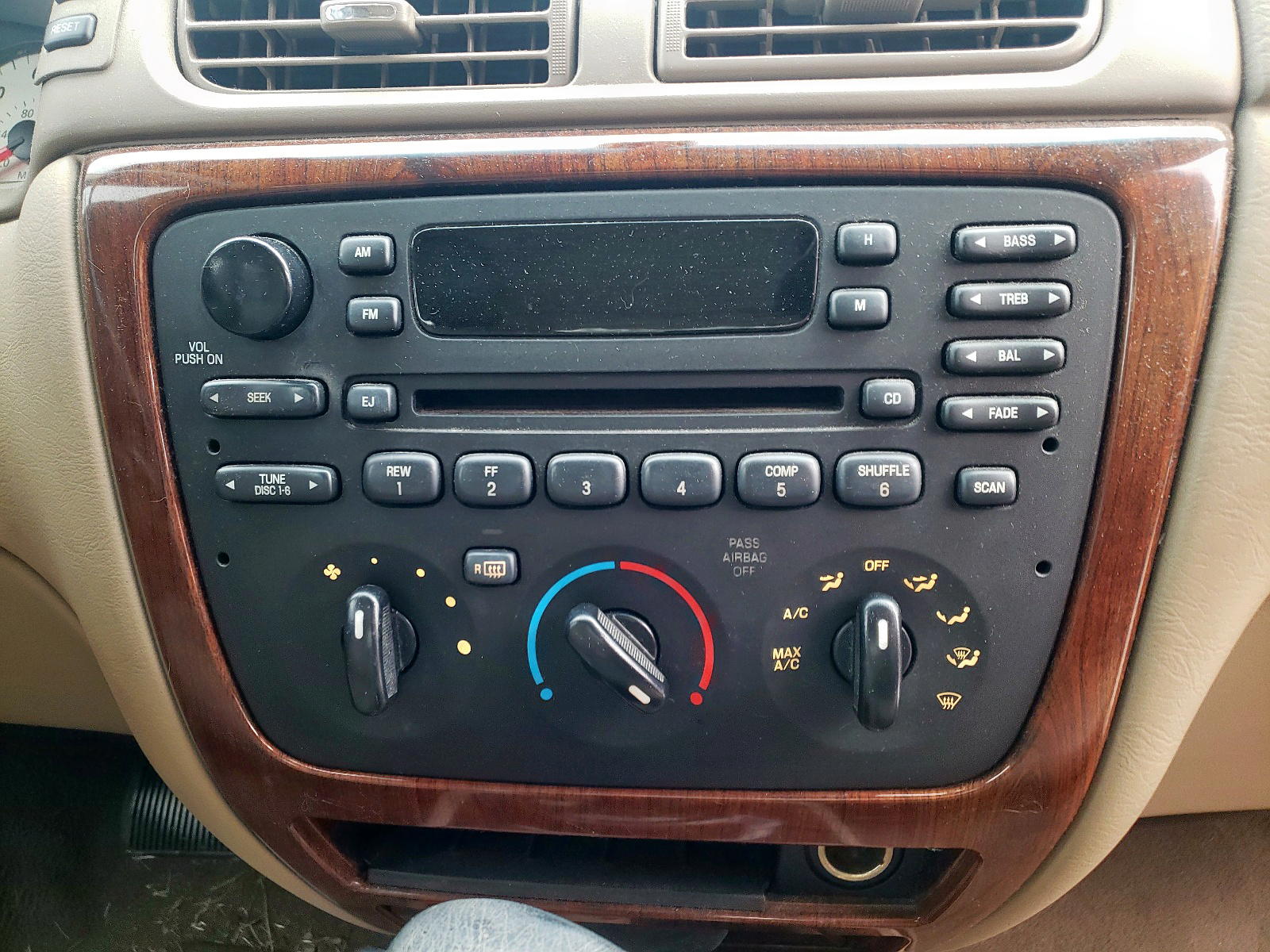 Photo 9 from auction – 2007 FORD TAURUS SEL with VIN 1FAFP56U37A126649