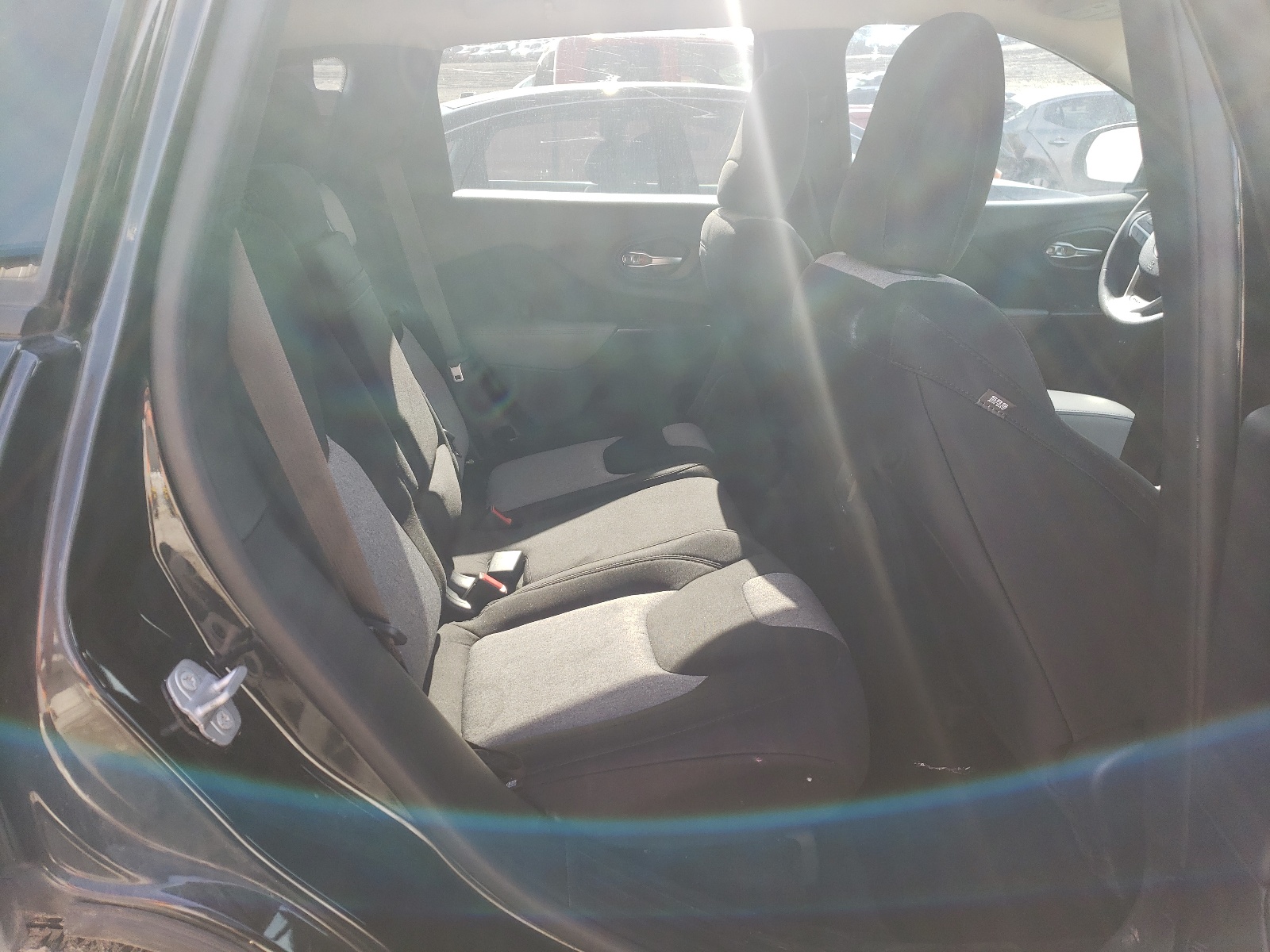 Photo 6 from auction – 2014 JEEP CHEROKEE S with VIN 1C4PJMAB0EW273818