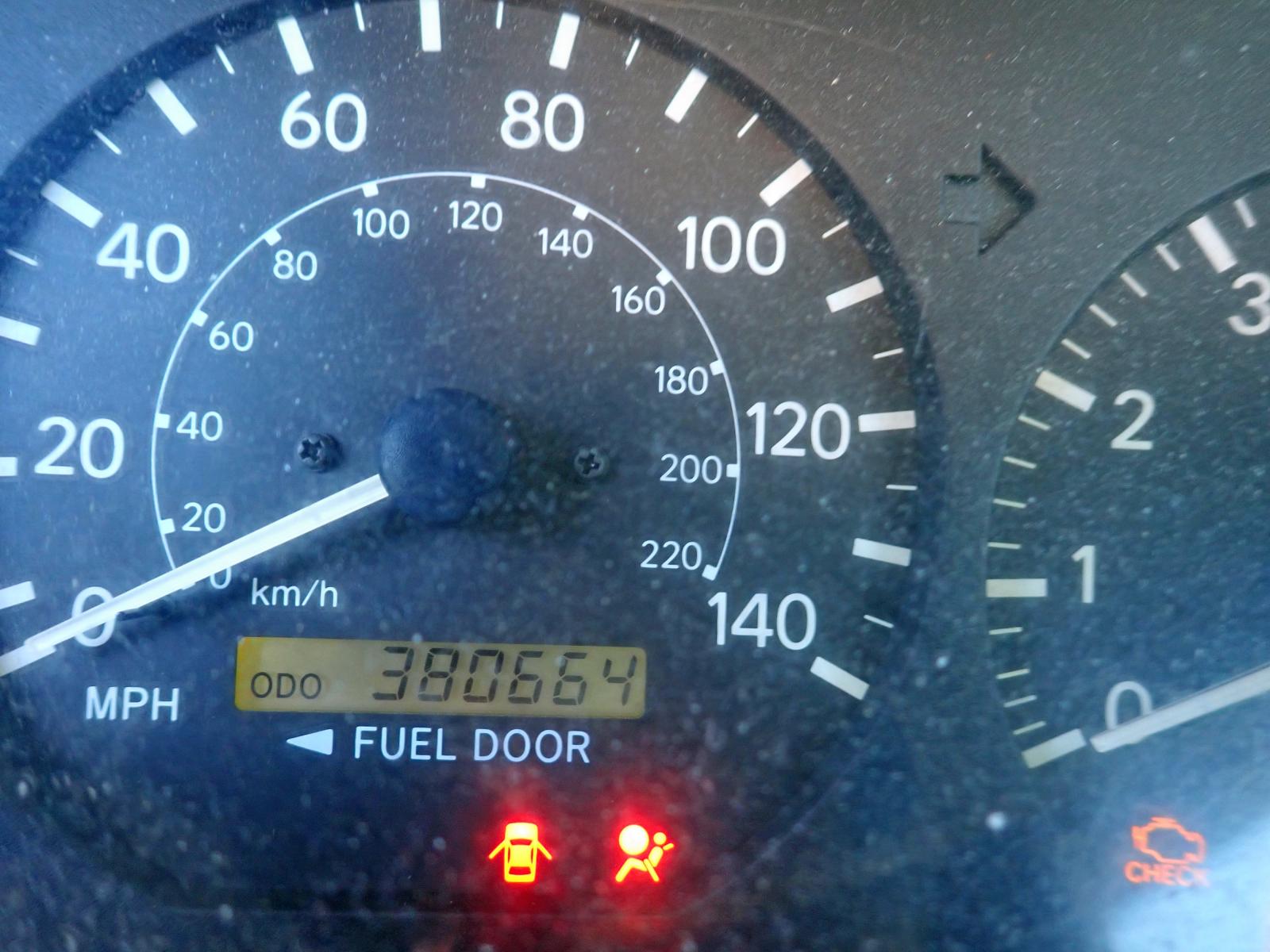 Photo 8 from auction – 2000 TOYOTA CAMRY CE with VIN 4T1BG22K4YU653543