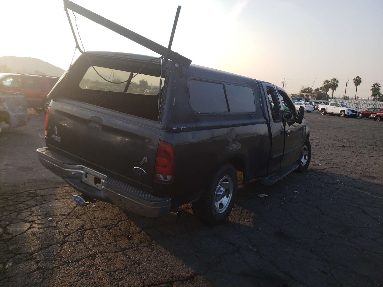 Photo 4 from auction – 1999 FORD F150 with VIN 1FTRX17W5XKB41745