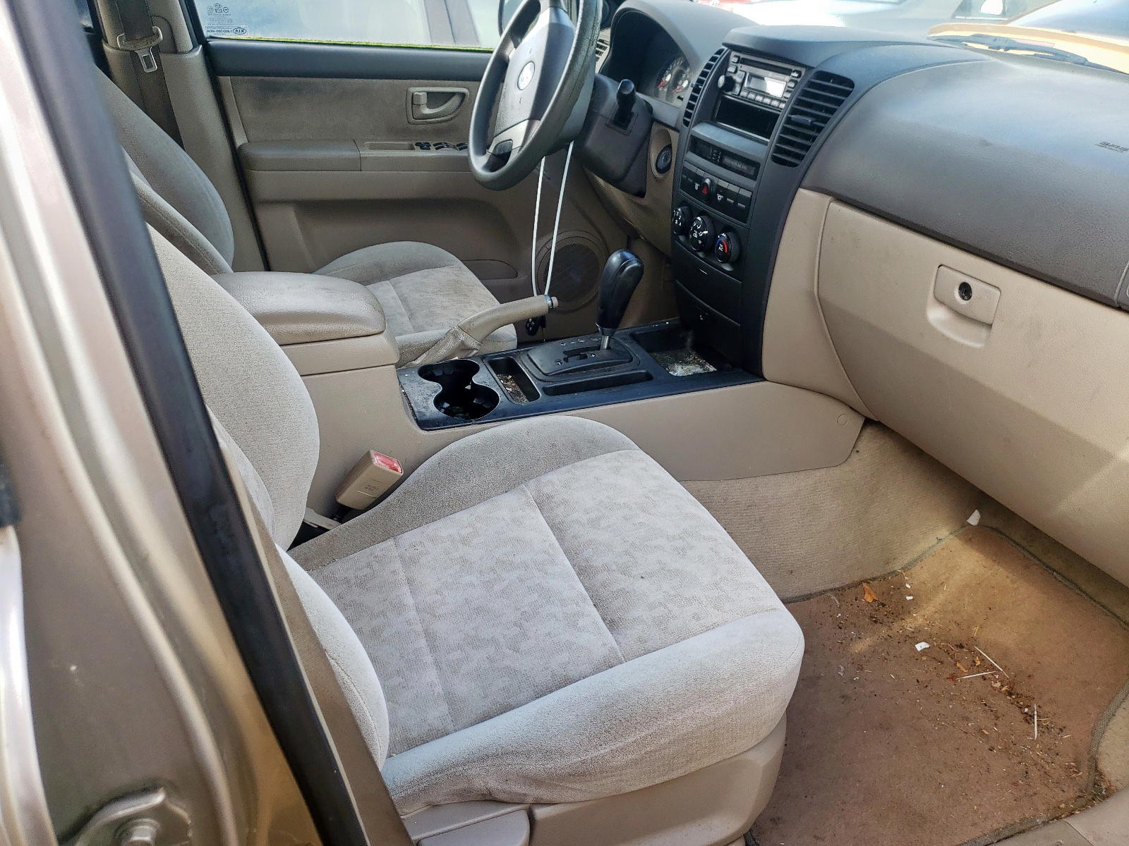 Photo 5 from auction – 2006 KIA SORENTO EX with VIN KNDJC733865634243