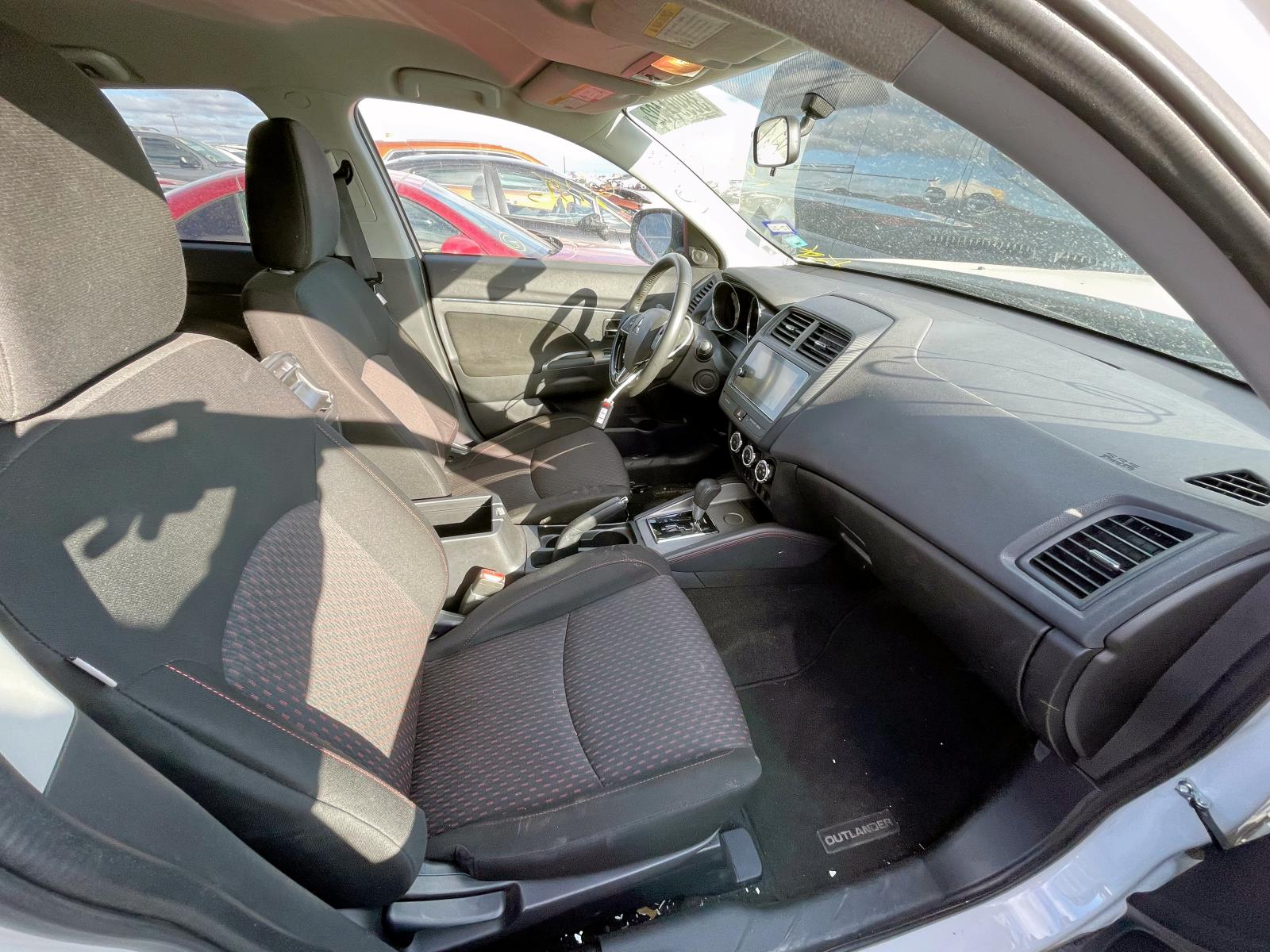 Photo 5 from auction – 2019 MITSUBISHI OUTLANDER with VIN JA4AP4AU0KU023728