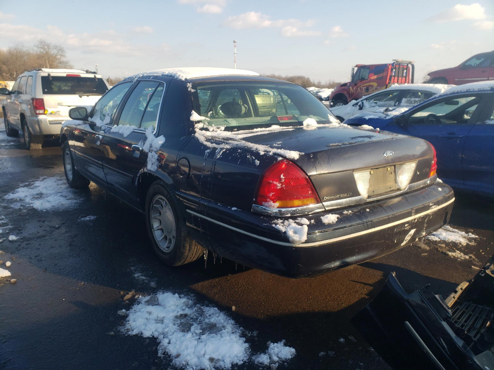 Photo 3 from auction – 2001 FORD CROWN VICT with VIN 2FAFP74W01X131502