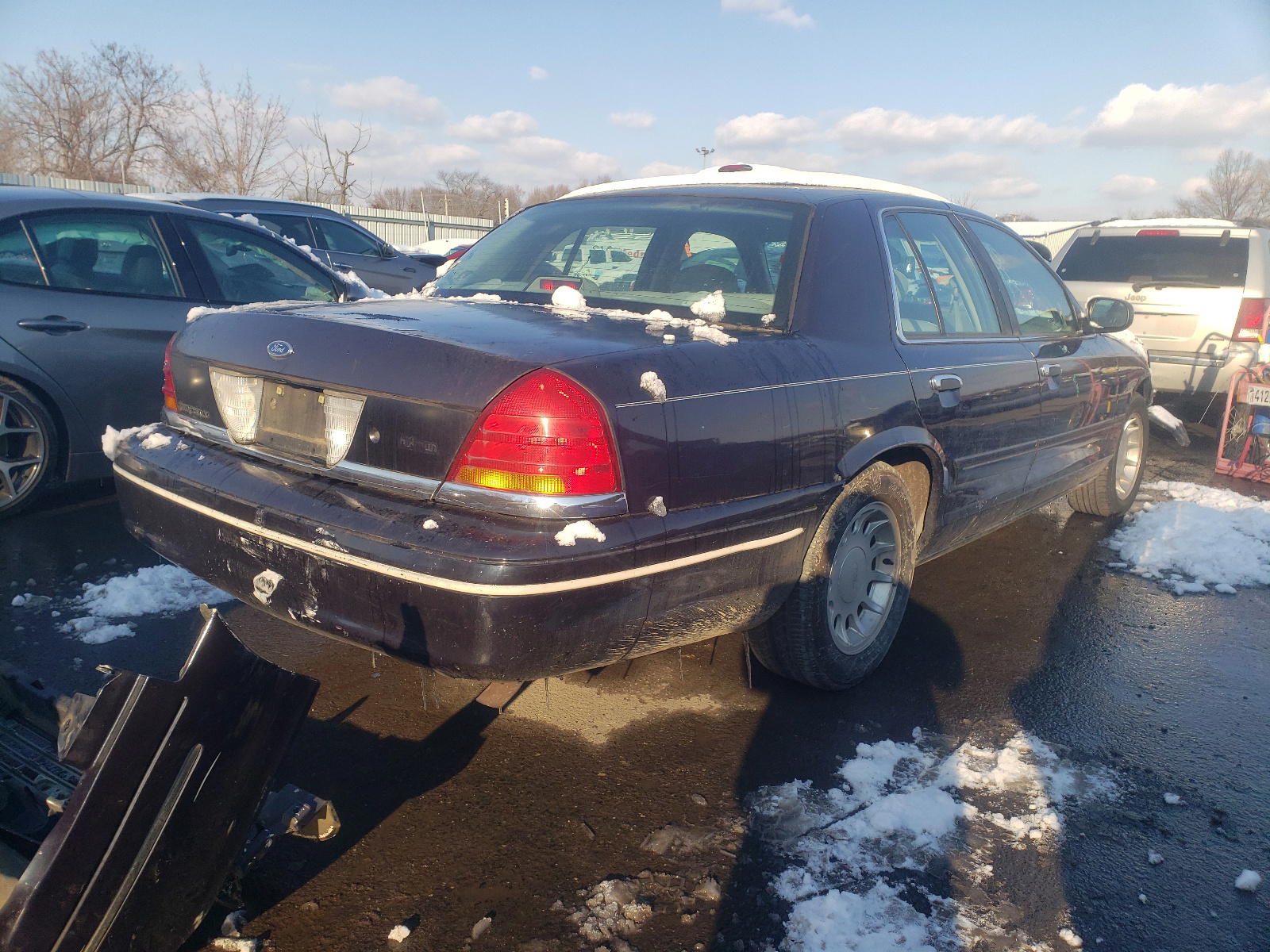 Photo 4 from auction – 2001 FORD CROWN VICT with VIN 2FAFP74W01X131502