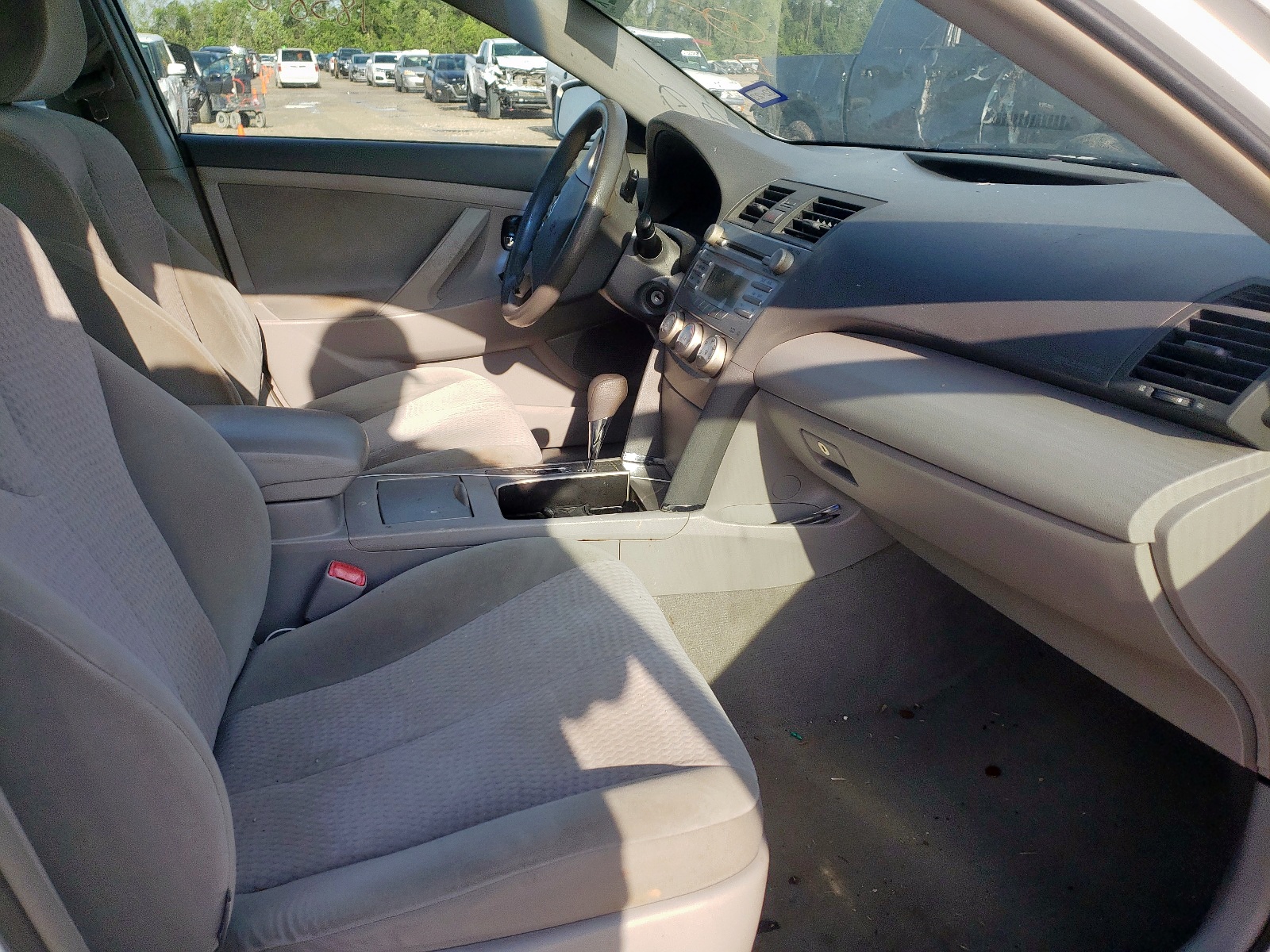 Photo 5 from auction – 2010 TOYOTA CAMRY BASE with VIN 4T1BF3EKXAU550959