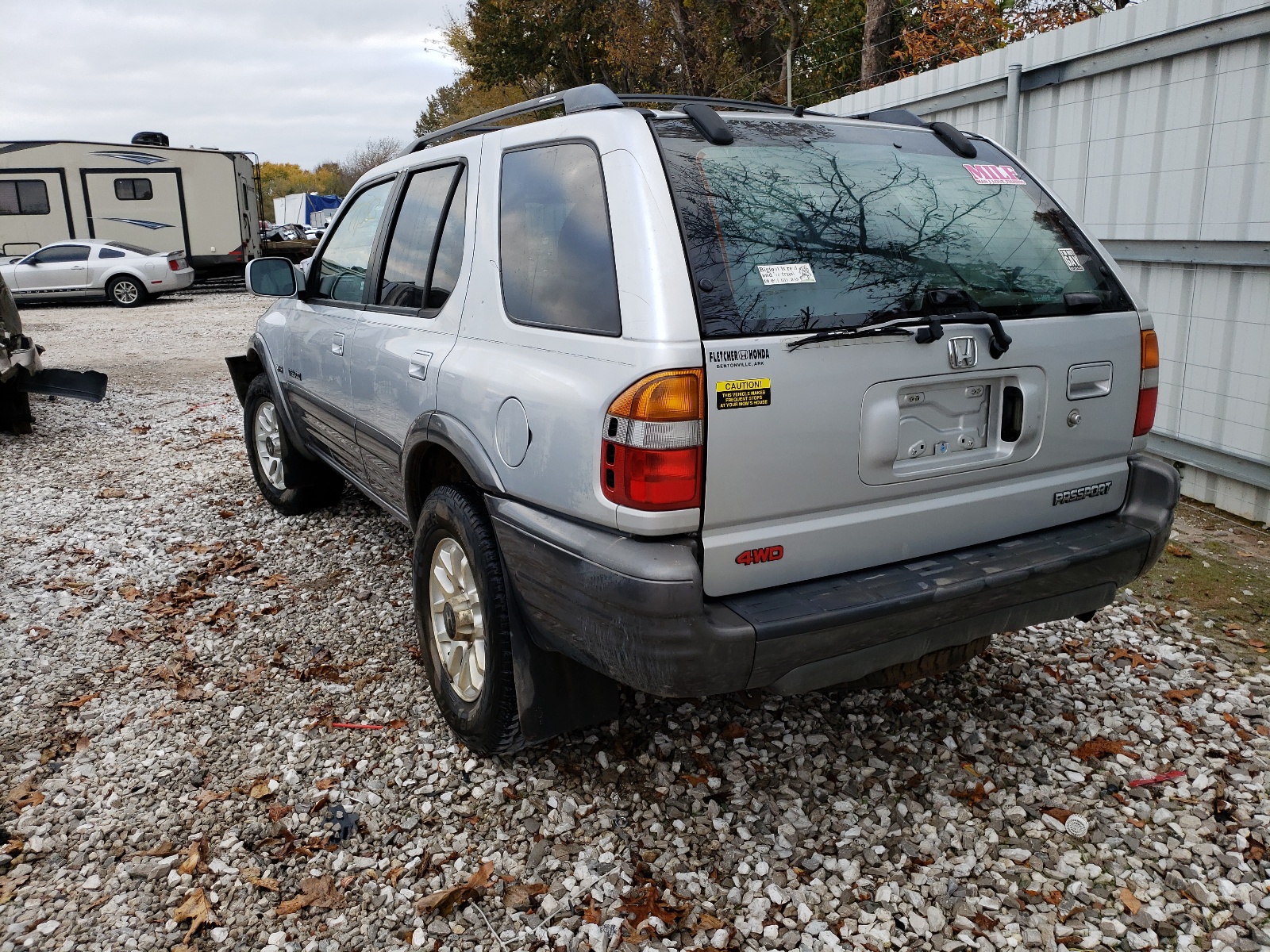 Photo 3 from auction – 2000 HONDA PASSPORT with VIN 4S6DM58W3Y4413274