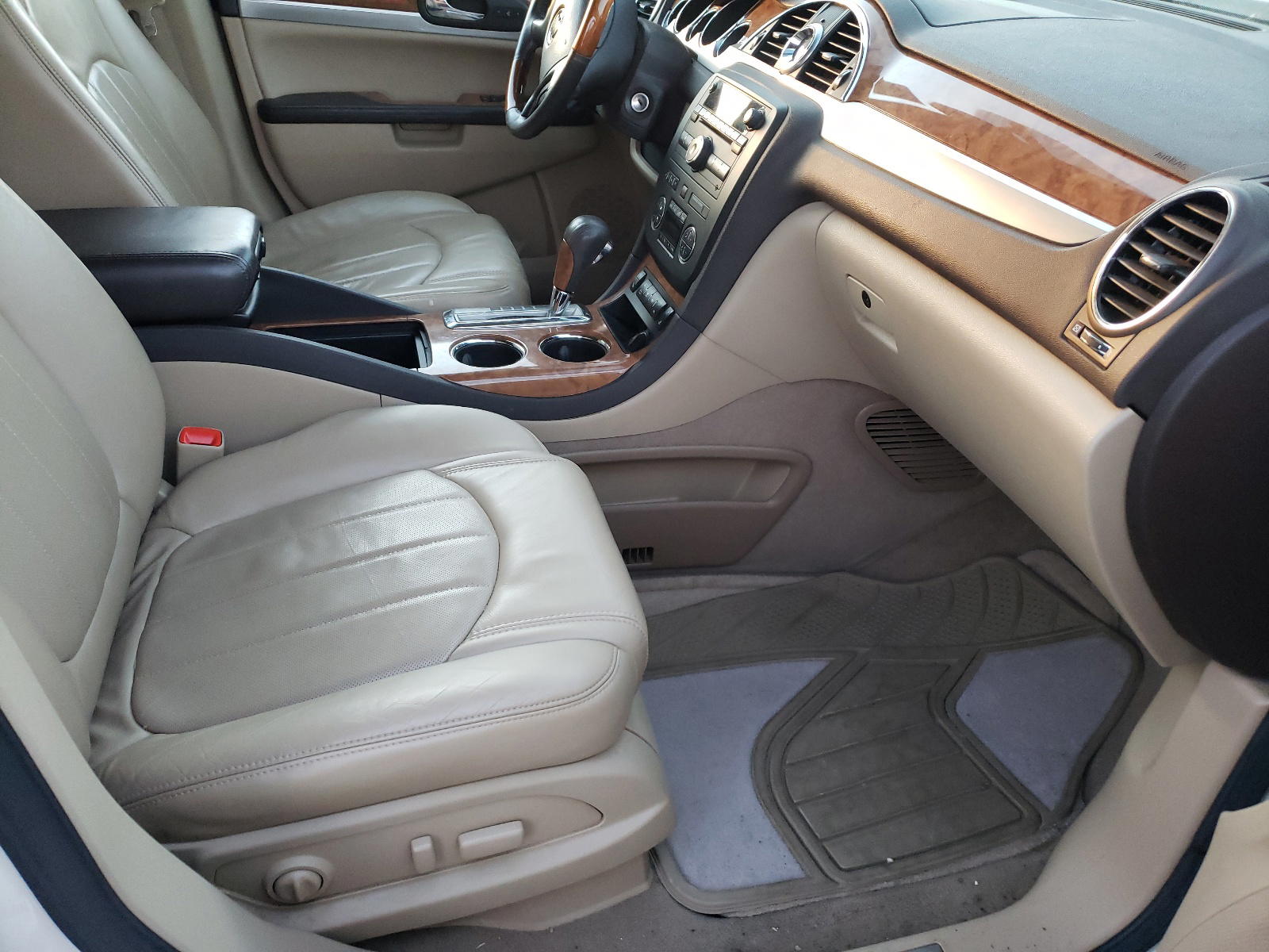 Photo 5 from auction – 2009 BUICK ENCLAVE CX with VIN 5GAER23D19J165117