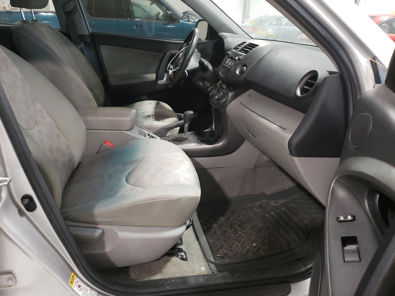 Photo 5 from auction – 2011 TOYOTA RAV4 with VIN 2T3BF4DVXBW085450