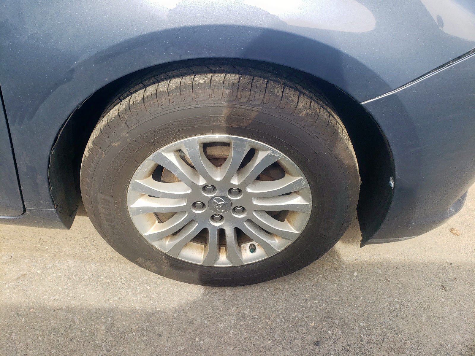Photo 9 from auction – 2015 TOYOTA SIENNA XLE with VIN 5TDYK3DC6FS597549