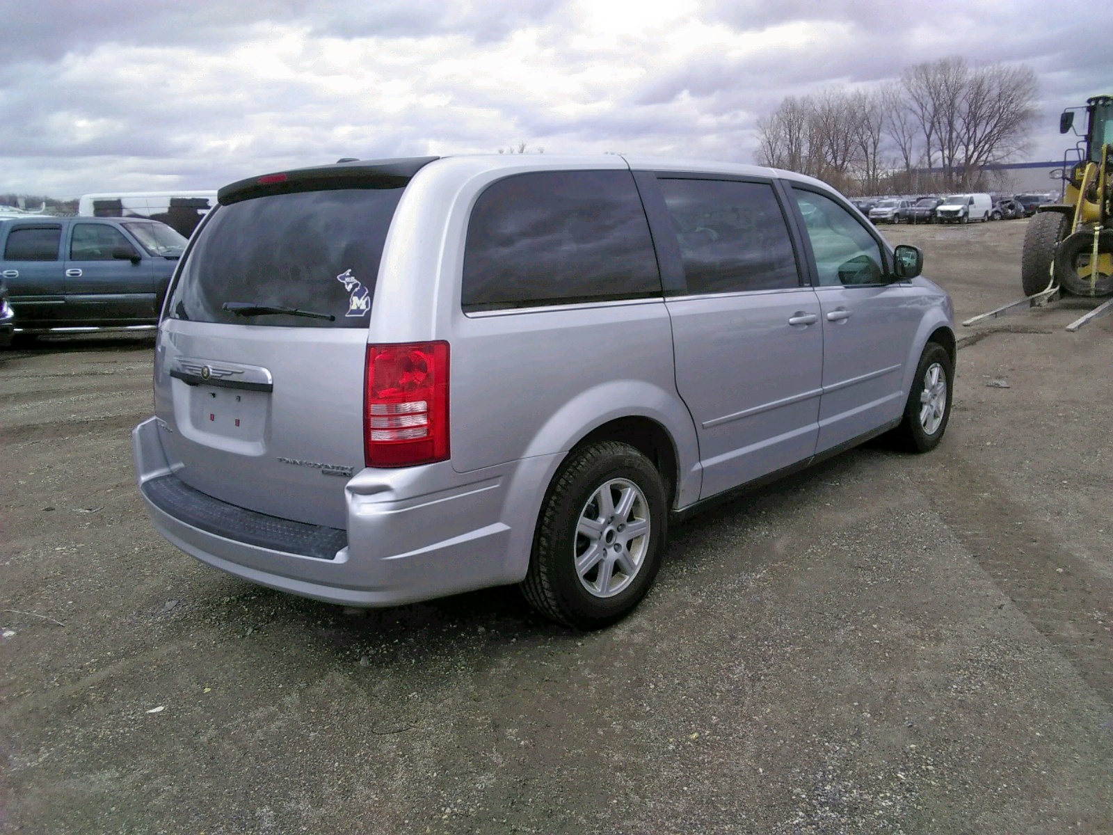 Photo 4 from auction – 2010 CHRYSLER TOWN & COU with VIN 2A4RR2D1XAR369543