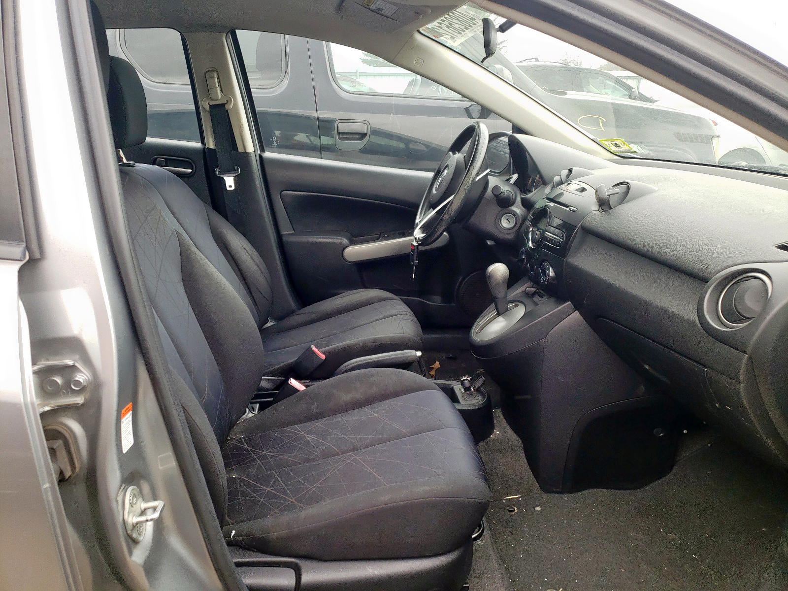 Photo 5 from auction – 2011 MAZDA MAZDA2 with VIN JM1DE1HZ3B0103637