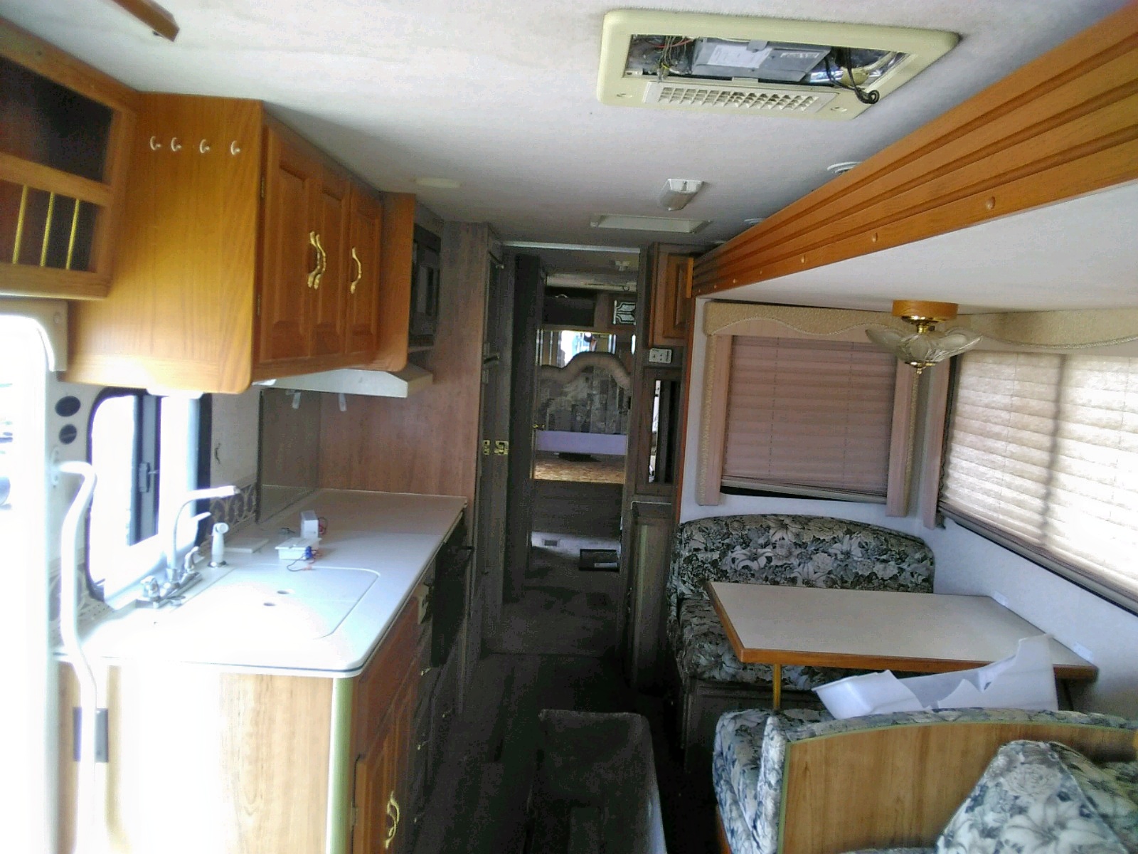 Photo 6 from auction – 1999 COACH SANTARA with VIN 3FCNF53S4XJA23658
