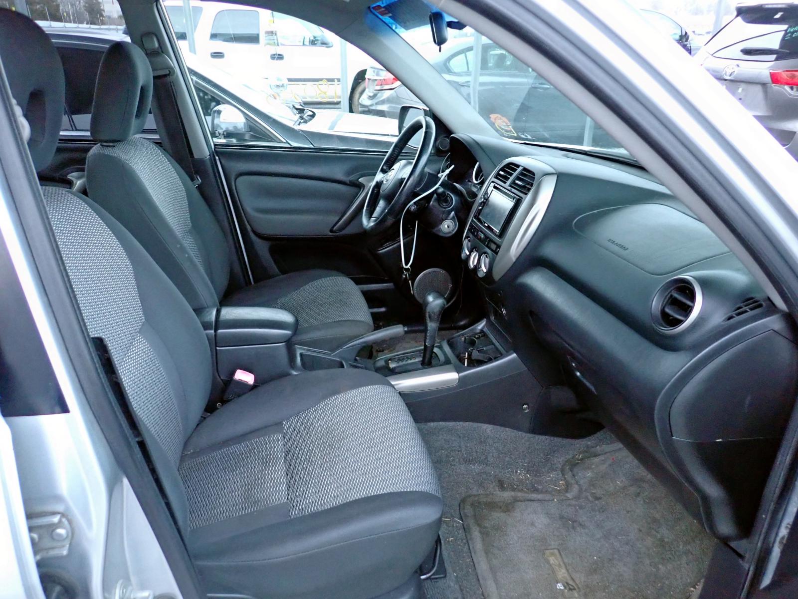 Photo 5 from auction – 2004 TOYOTA RAV4 with VIN JTEHD20V446005652