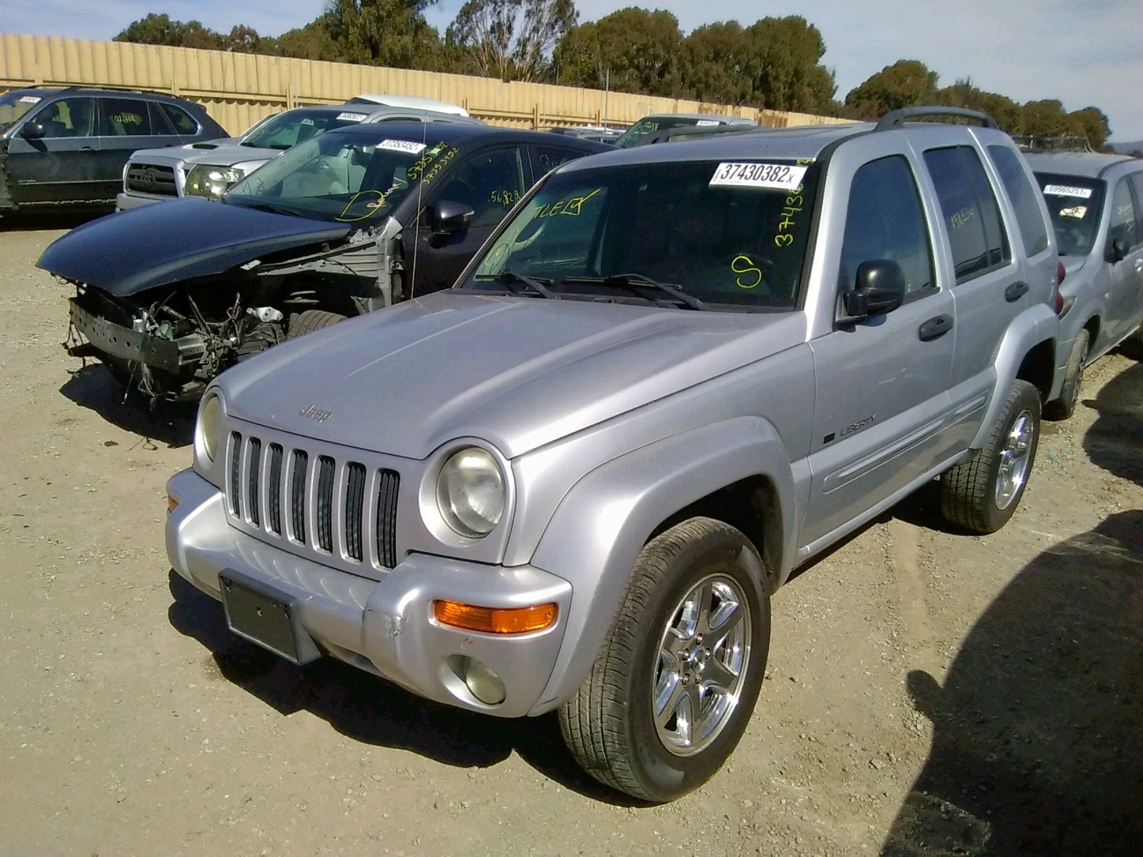 Photo 2 from auction – 2003 JEEP LIBERTY LI with VIN 1J8GL58K53W549728