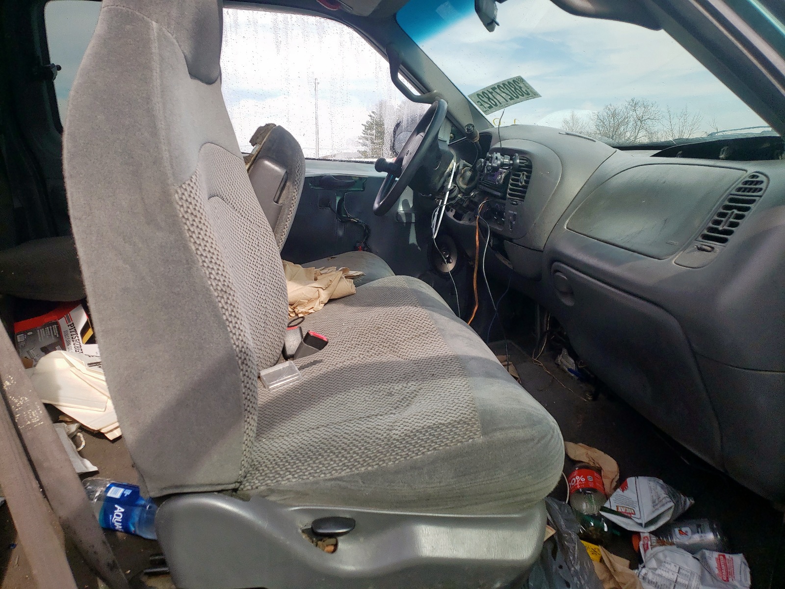 Photo 5 from auction – 2000 FORD F150 with VIN 1FTRX18LXYNA91610