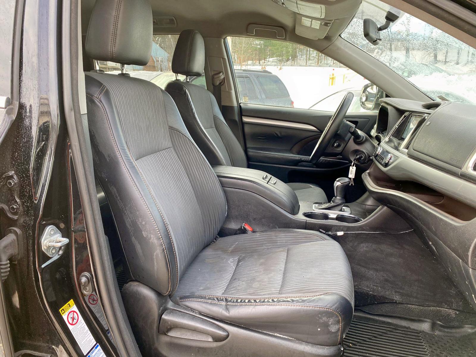 Photo 7 from auction – 2015 TOYOTA HIGHLANDER with VIN 5TDBKRFH9FS105498