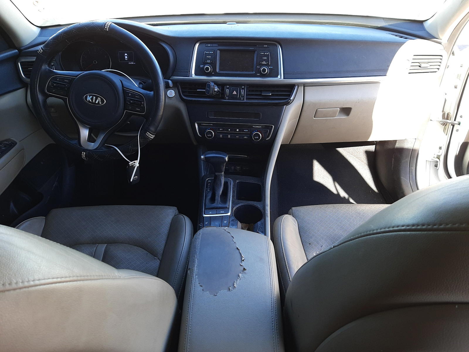 Photo 9 from auction – 2016 KIA OPTIMA EX with VIN 5XXGU4L39GG065504