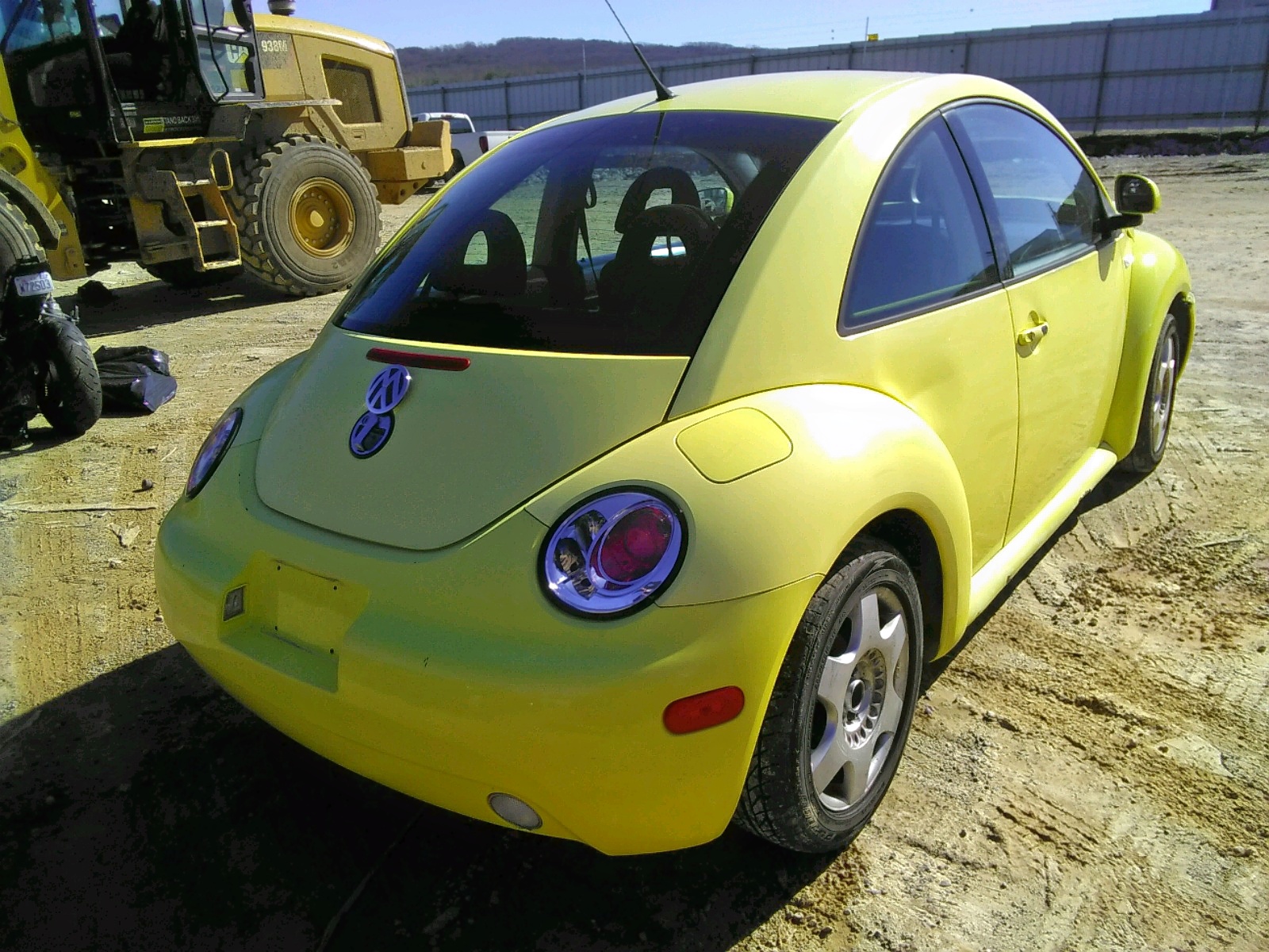 Photo 4 from auction – 2000 VOLKSWAGEN NEW BEETLE with VIN 3VWCA21C6YM429311