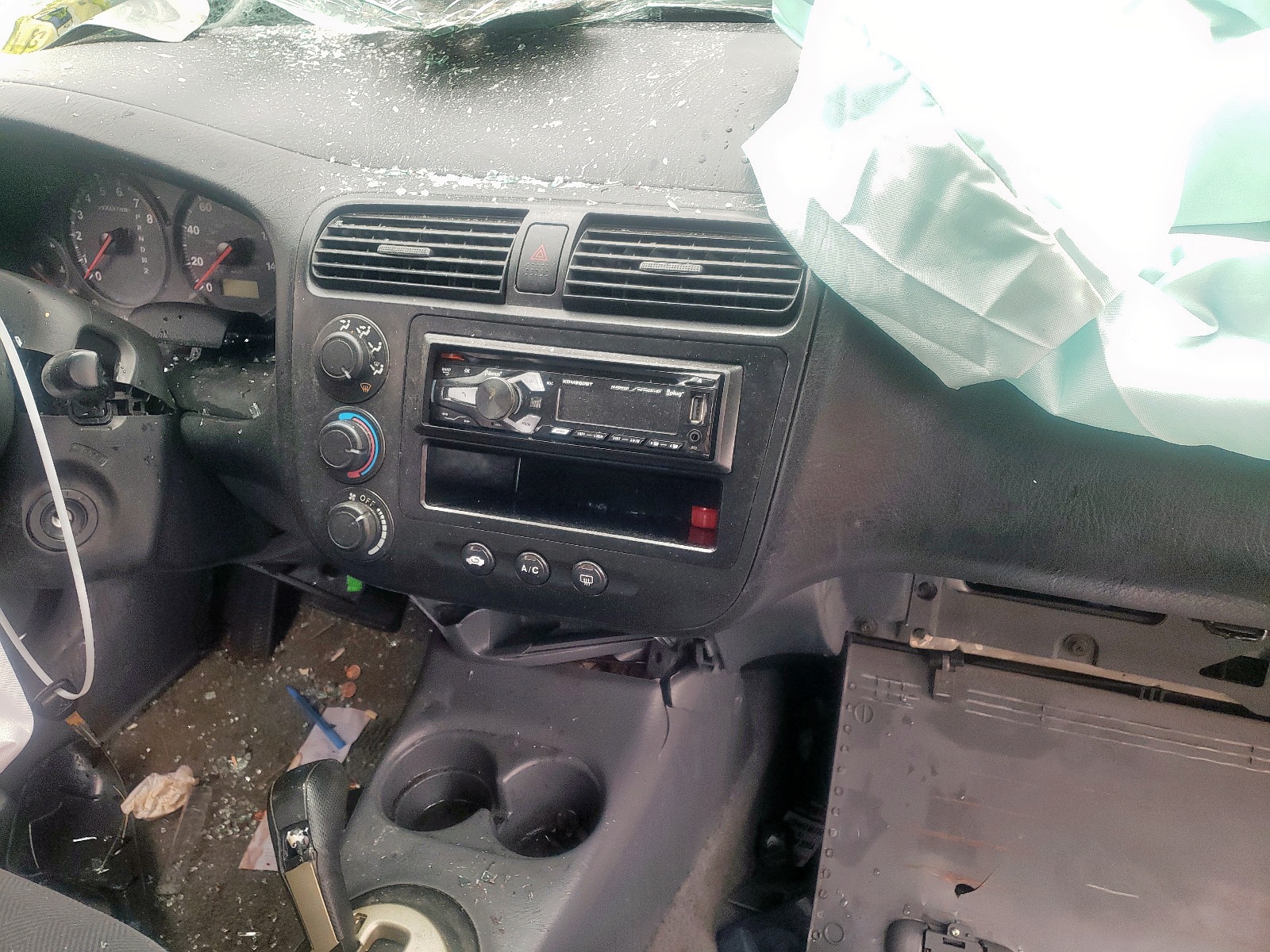 Photo 9 from auction – 2001 HONDA CIVIC LX with VIN 2HGES16561H601811