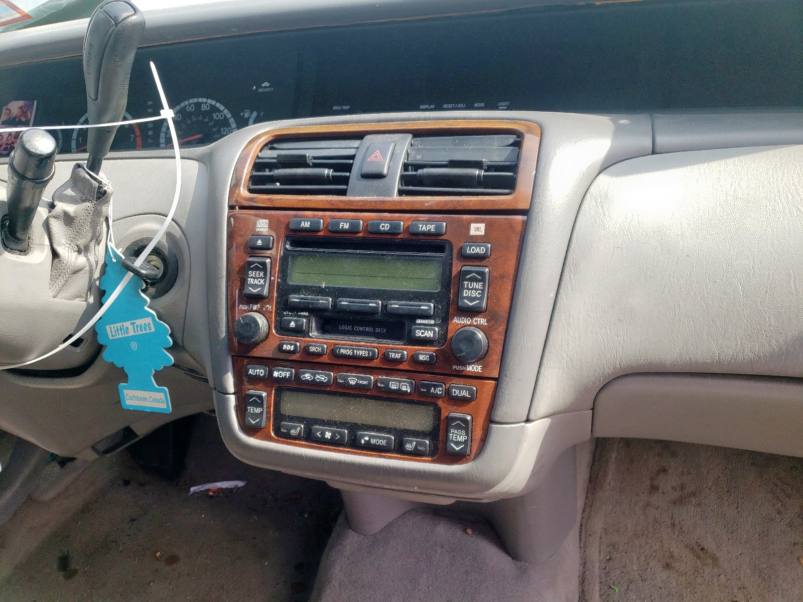 Photo 10 from auction – 2002 TOYOTA AVALON XL with VIN 4T1BF28B22U200815