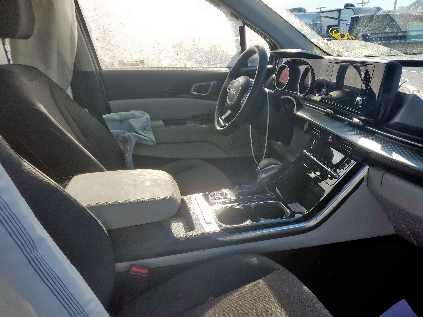 Photo 5 from auction – 2022 KIA CARNIVAL L with VIN KNDNB5H3XN6062828