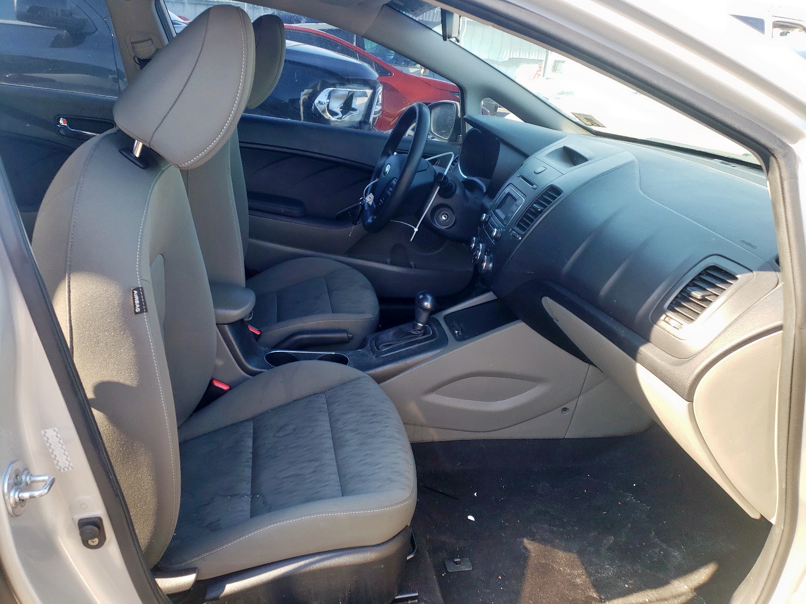 Photo 5 from auction – 2016 KIA FORTE LX with VIN KNAFK4A66G5528344