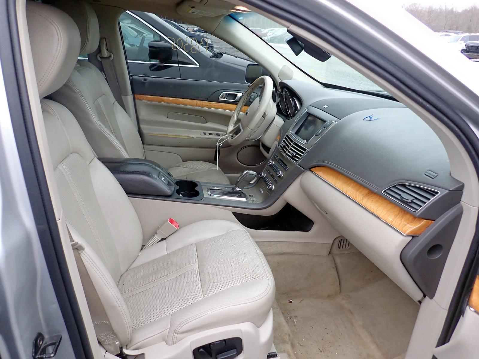 Photo 5 from auction – 2012 LINCOLN MKT with VIN 2LMHJ5AT1CBL52982