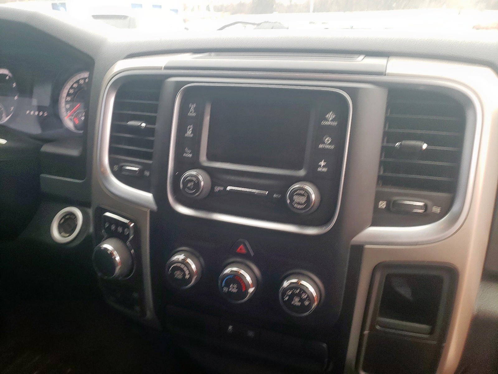 Photo 9 from auction – 2014 RAM 1500 SLT with VIN 1C6RR7GT8ES421747