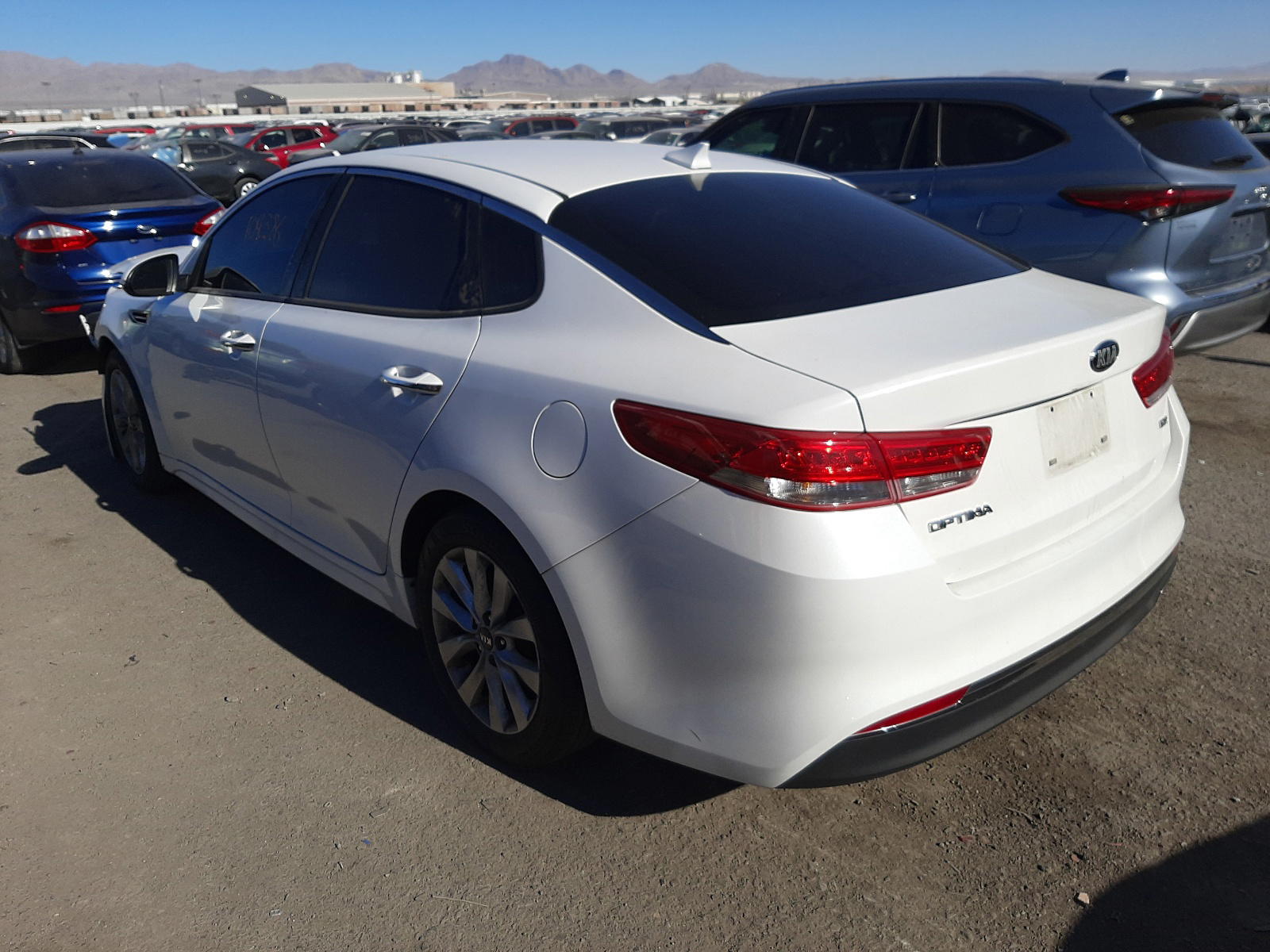 Photo 3 from auction – 2016 KIA OPTIMA EX with VIN 5XXGU4L39GG065504
