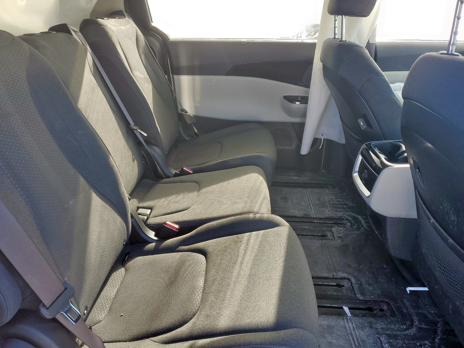 Photo 6 from auction – 2022 KIA CARNIVAL L with VIN KNDNB5H3XN6062828