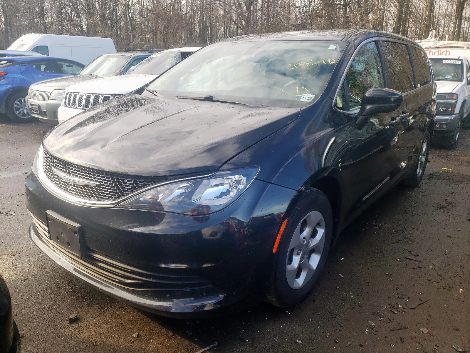 Photo 2 from auction – 2017 CHRYSLER PACIFICA L with VIN 2C4RC1CG3HR744156