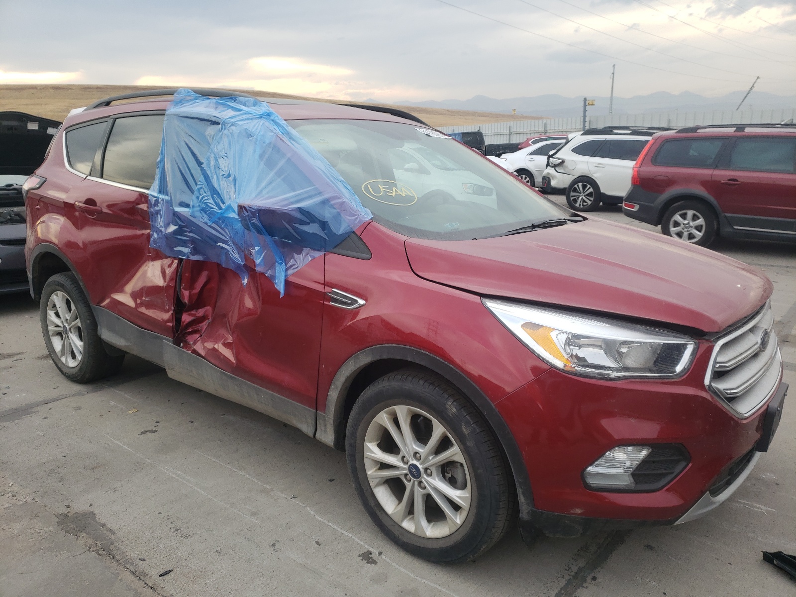 FORD ESCAPE SE 2018 with VIN 1FMCU9GD1JUD15944 - Photo from auction