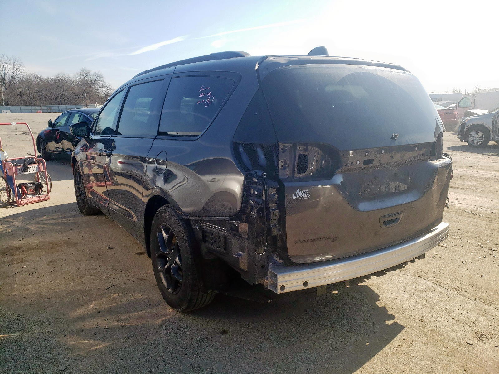 Photo 3 from auction – 2018 CHRYSLER PACIFICA T with VIN 2C4RC1BG1JR178022