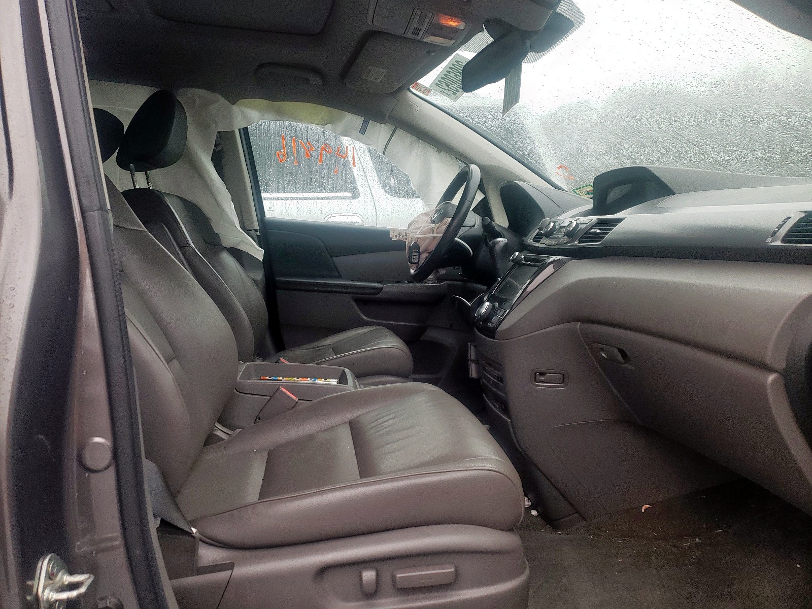 Photo 5 from auction – 2014 HONDA ODYSSEY TO with VIN 5FNRL5H91EB040143