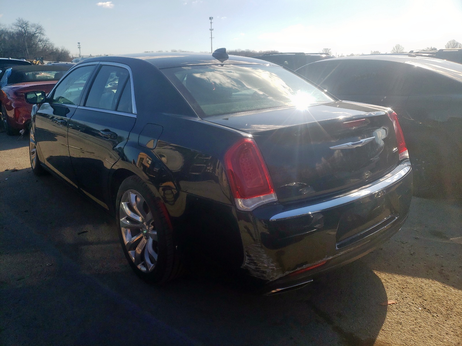 Photo 3 from auction – 2019 CHRYSLER 300 TOURIN with VIN 2C3CCAAG4KH755502