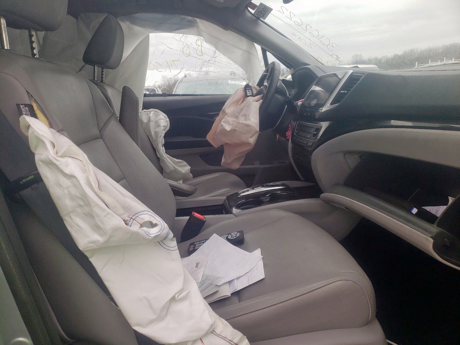 Photo 5 from auction – 2017 HONDA PILOT TOUR with VIN 5FNYF5H93HB009757
