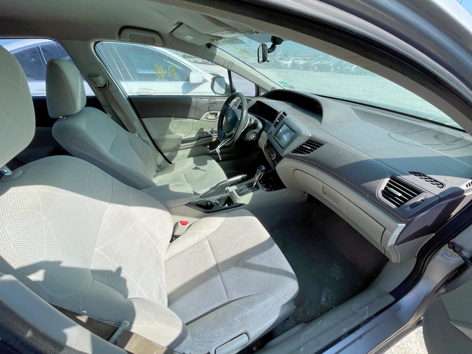 Photo 18 from auction – 2012 HONDA CIVIC LX with VIN 2HGFB2F57CH301515