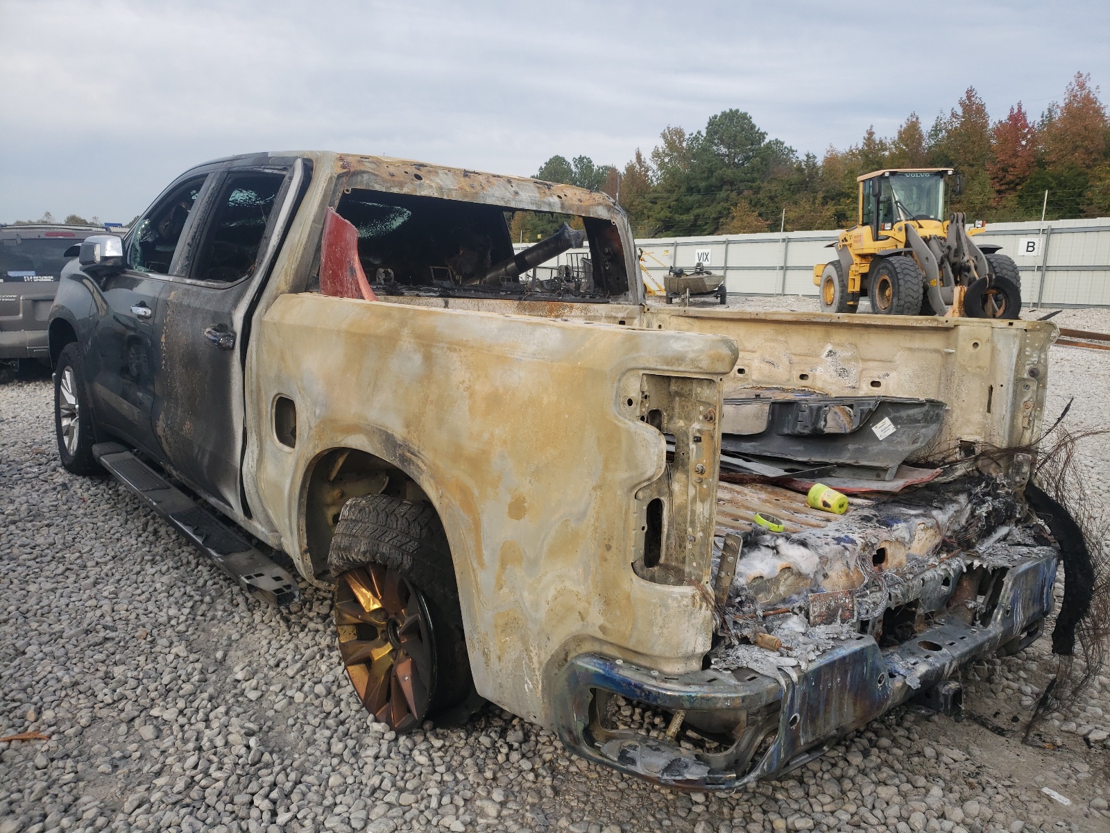 Photo 3 from auction – 2021 CHEVROLET SILVERADO with VIN 3GCUYGED5MG404718